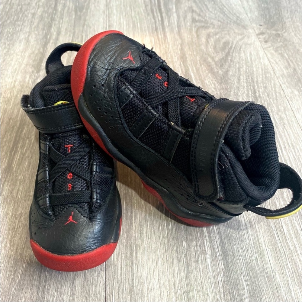 🏀 JORDAN BOYS 6 RINGS EASY ON HOOK & LOOP BLACK & RED SNEAKERS SIZE 8c!